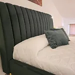 Aura 4*