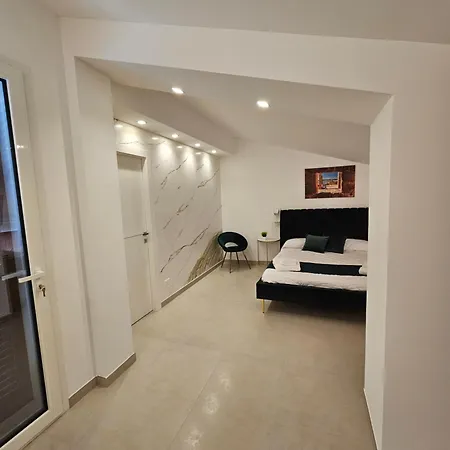 Aura Bed & Breakfast 4*