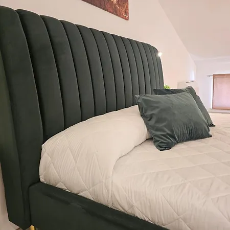 Aura 4*