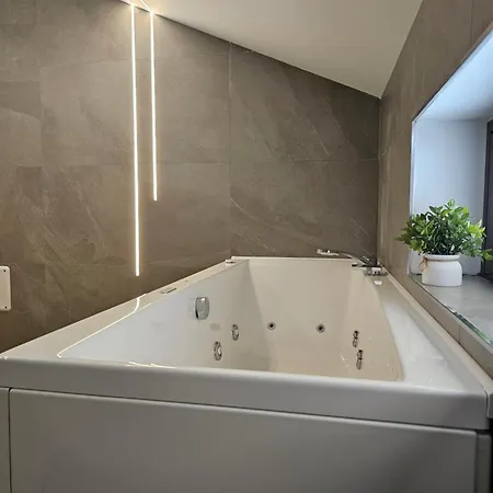 Aura Bed & Breakfast 4*